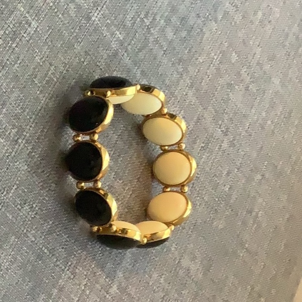Reversible, rare Joan Rivers bracelet. Stretches. See all pictures. Black, ivory